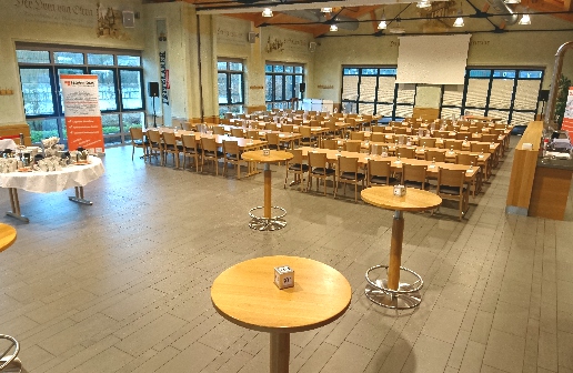 Großer Tagungsraum im Festhaus mit parlamentarischer Bestuhlung